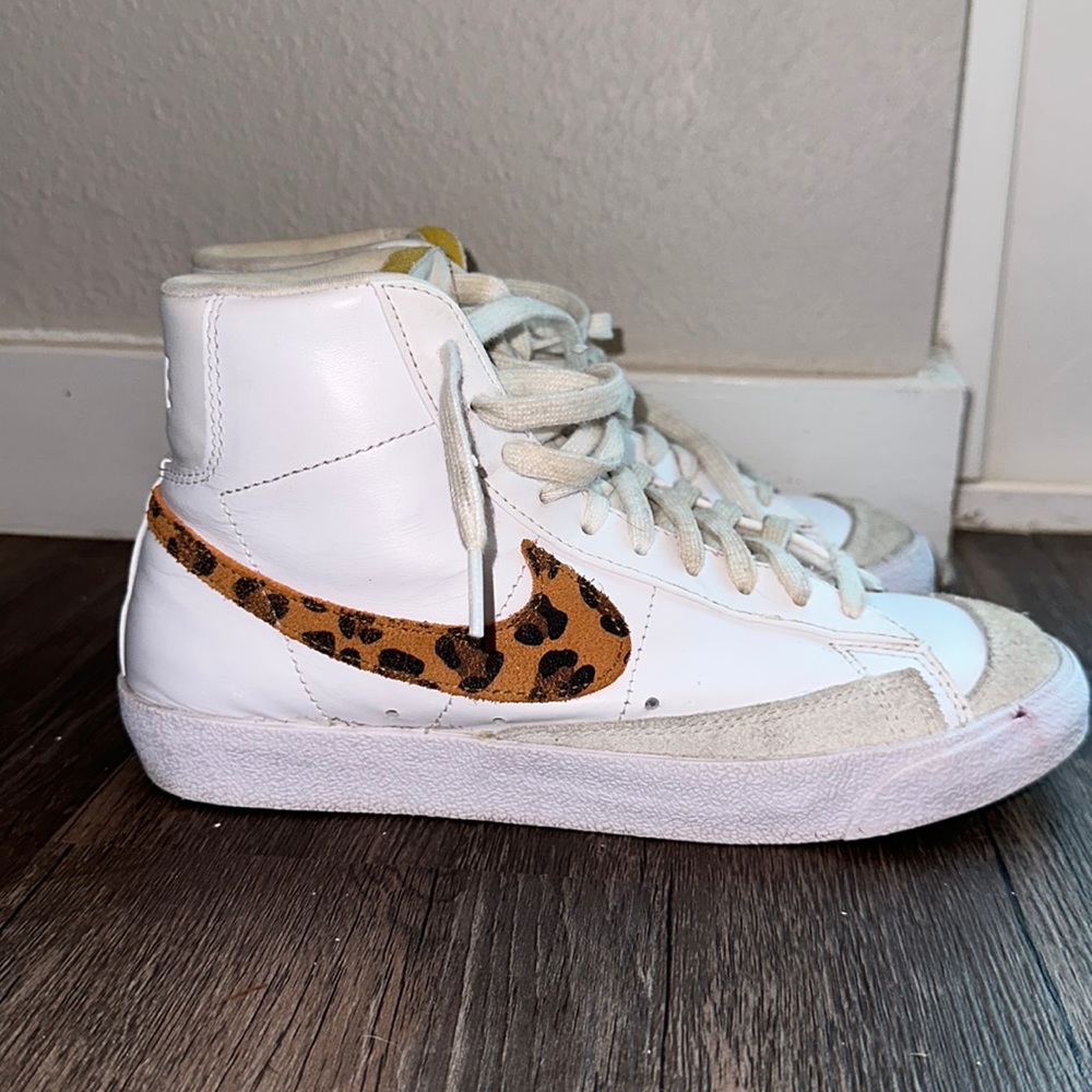 NIKE Blazers size 8